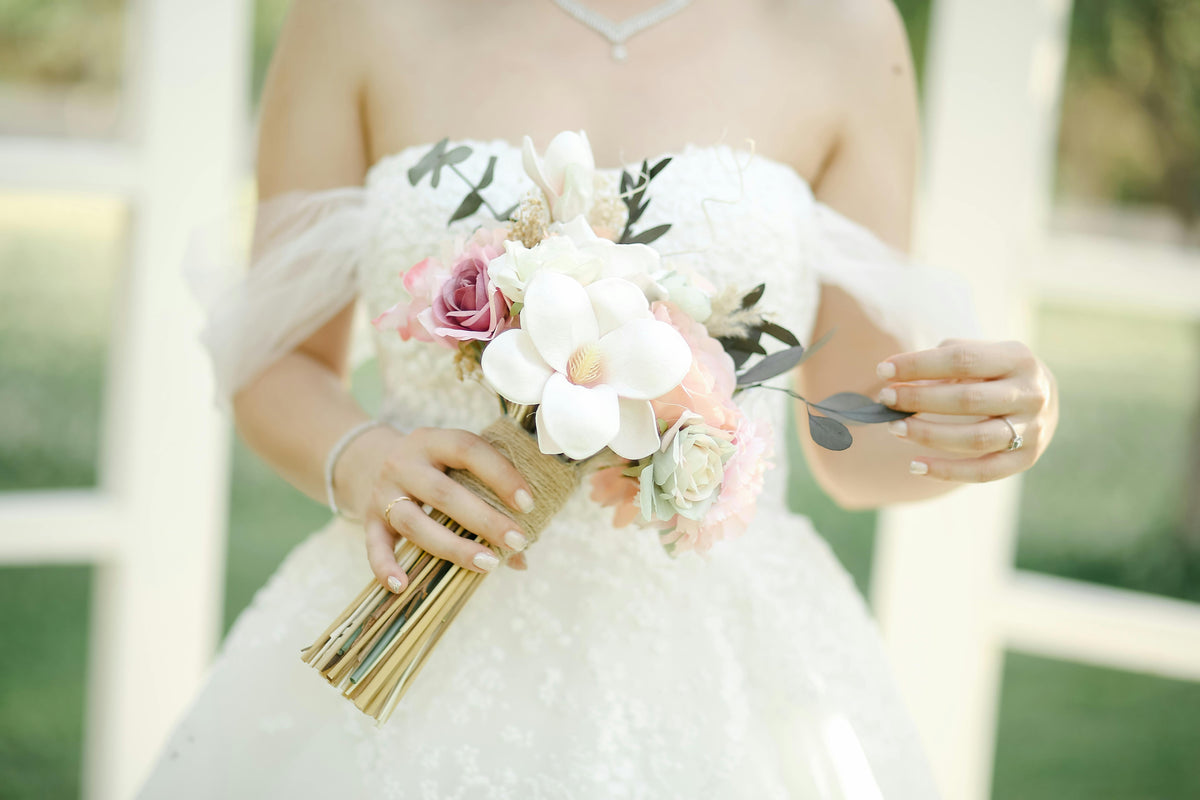Is the Bouquet Toss Still a Thing?